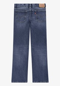 Mørkeblå denimjeans med rette ben, som har to baklommer og en lærmerkelapp med logo på midjen.
