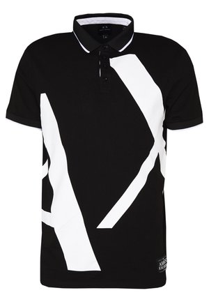 Polo shirt nera con design geometrico bianco a contrasto, patta con tre bottoni e colletto a coste nera. Il tessuto appare liscio e morbido.