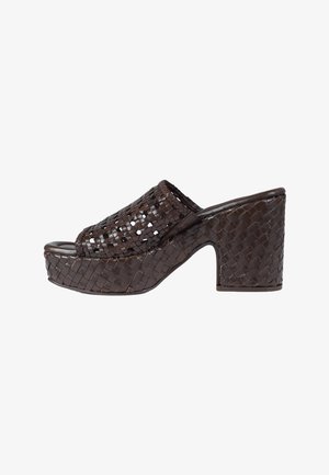 Exé, SANDALS - Ciabattine con tacco - brown