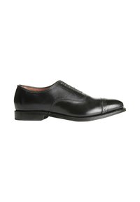 Zwarte leren dresschoenen met een gladde afwerking, cap-toe ontwerp, geperforeerde details en een lage hak. Voorzien van veters en een ronde neus.