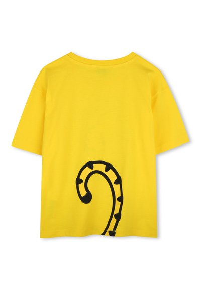 Gele korte mouwen t-shirt met een groot zwart ontwerp van een gebogen staart op de achterkant, gemaakt van zacht katoen.