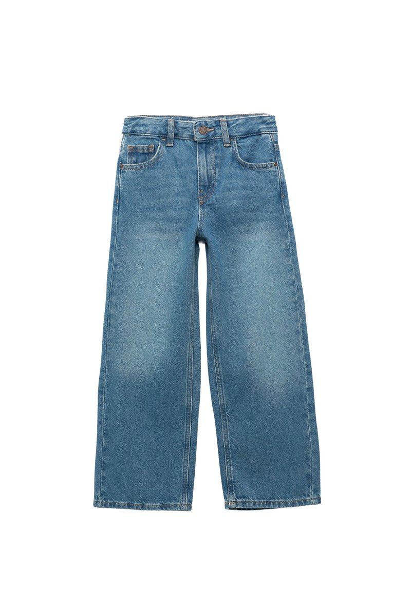 Pantalones vaqueros de mezclilla anchos de color azul claro con cintura alta, cinco bolsillos y una sutil textura desgastada. Terminado con costuras a tono y un botón de metal.