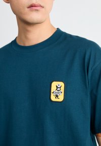 Carhartt WIP SIGNAL - Print T-shirt - duck blue