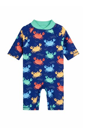 Traje de neopreno de manga corta con un fondo azul y un patrón de cangrejos en rojo, naranja, amarillo y verde. Fabricado con material elástico y duradero.