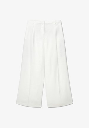 Pantalon blanc à jambes larges avec plis sur le devant, passants de ceinture et fermeture avant cachée, présenté sur un fond blanc uni.