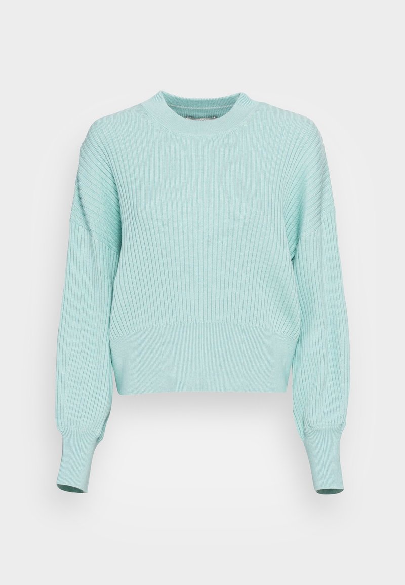 Pull en maille côtelée bleu clair avec manches longues et col rond, avec un ourlet légèrement raccourci et des poignets bord-côtes.