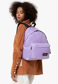 Eastpak - PADDED PAK'R - Rygsække - glossy lilac Miniaturebillede 1