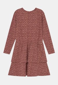 Bordeauxrotes Langarmkleid mit einem gestuften Design, das ein kleines florales Muster in Rosatönen aufweist. Glatter Stoff mit rundem Ausschnitt.