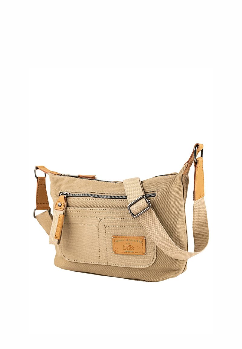 Bolso bandolera de lona beige con detalles de cuero, compartimento principal con cremallera, bolsillo frontal, correa ajustable y forma rectangular.