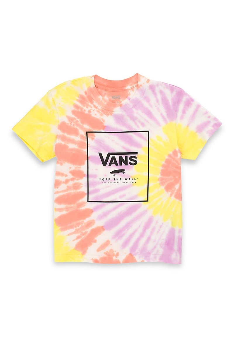 Camiseta de manga corta con un patrón de tinte anudado en amarillo, rosa y púrpura, con un logo central en un cuadro negro que dice "VANS" y un eslogan debajo.