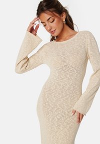 Bubbleroom OPEN BACK FINE KNITTED MAXI DRESS - Vestito lungo - tan