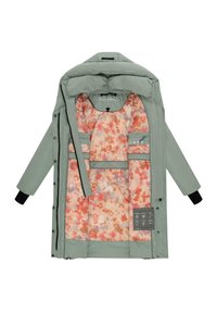 Groene geïsoleerde jas met een bloemenpatroon in de voering, voorzien van voorzakken, ribgebreide manchetten en een capuchon. Met een rits en drukknoopsluiting.