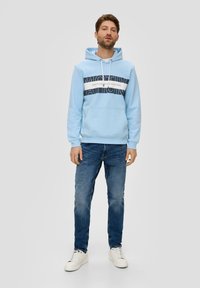 s.Oliver MIT LABEL - Kapuzenpullover - hellblau