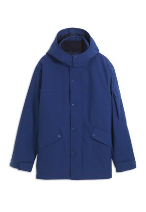 Veste à capuche bleu marine avec boutons-pression à l'avant, deux poches à rabat inclinées, bracelets de poignet ajustables et une poche sur la partie supérieure gauche de la manche.