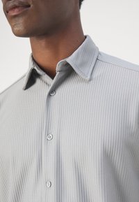 Only & Sons ONSBOYY PLISSEE LIFE RECY - Skjorta - limestone