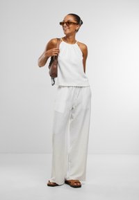 Urban Classics STRUCTURED WIDE - Kelnės - white