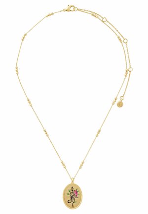 Collier chaîne en or avec de petites perles et un pendentif ovale présentant un motif floral peint avec une rose rose et des feuilles vertes.