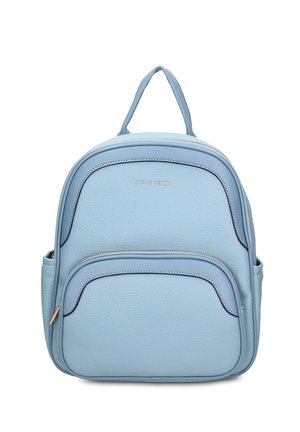 Sac à dos en cuir bleu clair avec poches zippées à l'avant et sur les côtés, et une poignée supérieure.