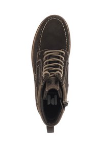 Stivale alla caviglia in pelle marrone con design con lacci, cuciture a contrasto, collo imbottito e soletta ammortizzata. Presenta un pratico passante sul tallone.