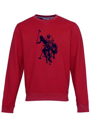 Rotes Sweatshirt mit langen Ärmeln und einem dunkelblauen Motiv von zwei Polospielern, die auf Pferden reiten und Schläger halten, auf der Vorderseite.