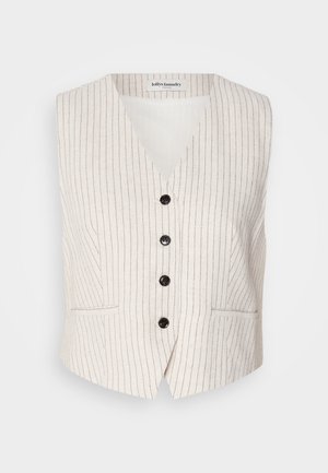 Gilet in lino crema con righe verticali scure, scollatura a V, cinque bottoni neri e due tasche frontali. Vestibilità sagomata con una forma leggermente affusolata.