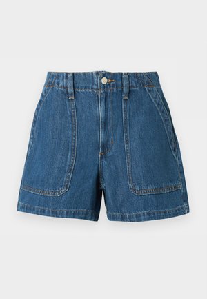 Μπλε τζιν σορτς με ψηλή μέση, μπροστινό μεταλλικό κουμπί, θηλιές για ζώνη, εμφανείς ραφές και μεγάλες μπροστινές τσέπες με τσέπες.