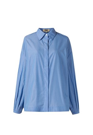 Lichtblauw overhemd met lange mouwen, fijne verticale marineblauwe strepen, puntkraag, verborgen knoopsluiting en losse pasvorm.