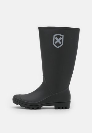 Botte de pluie en caoutchouc noir au design haut, semelle texturée pour une bonne adhérence, et logo gris sur le côté. Conçue pour être résistante à l'eau et durable.