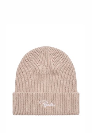 Gorro de punto beige claro con canalé, puño doblado y texto en cursiva bordado en blanco en el puño delantero.