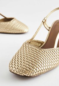 Next FOREVER COMFORT SQUARE TOE WEAVE BLOCK HEEL - Klassieke pumps - gold