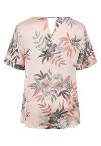 Vaaleanpunainen satiinipusero, jossa on musta- ja harmaakuosiset kukat, avaimenreikä takana ja lyhyet hihat. Sujuva kangas, rento istuvuus.