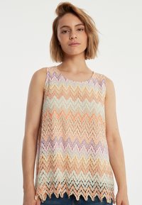 Kanten tanktop met een golvend patroon in pastelkleuren (perzik, lavendel, munt). Ronde halslijn en gegolfde zoom. Lichte, textuurstof.