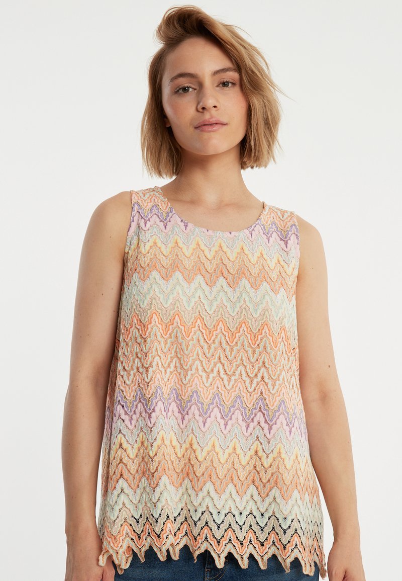 Kanten tanktop met een golvend patroon in pastelkleuren (perzik, lavendel, munt). Ronde halslijn en gegolfde zoom. Lichte, textuurstof.