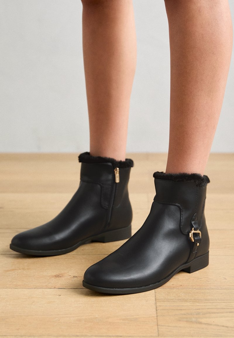 Wide Fit Schaft Stiefeletten Truffle Collection Wide Fit