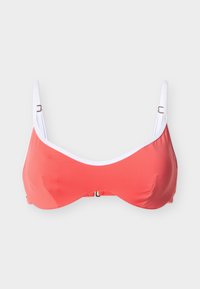 Κοραλλί ροζ τοπ μπικίνι με λευκές ρυθμιζόμενες τιράντες και λευκή επένδυση κατά μήκος του ντεκολτέ, εμφανιζόμενο μπροστά σε ένα απλό φόντο.