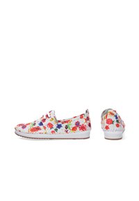 Bottillons à imprimé floral avec une base blanche, des fleurs colorées, un design perforé et une semelle en caoutchouc flexible.