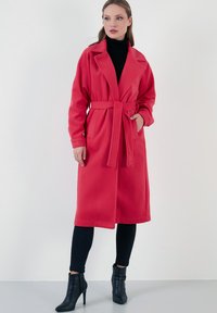 LELA LOOSE FIT - Klasičan kaput - fuchsia