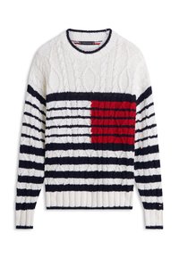 Λευκό πλεκτό πουλόβερ με σχέδιο από μπλε ρίγες και κόκκινο μπλοκ στο στήθος. Ριμπ γιακάς και μανσέτες με λεπτομέρεια με λογότυπο.