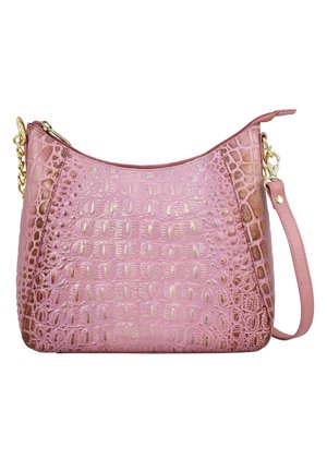 Handtasche mit Krokodilprägung in Pink, goldfarbener Hardware, runder Form, einem Schultergurt und Reißverschluss für sicheren Stauraum.