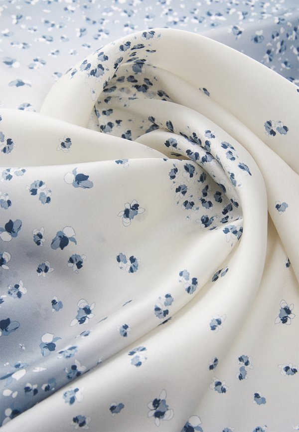 JUMBO FLORAL SQUARE - Foulard - chambray3