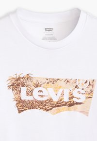 Levi's® GRAPHIC CREWNECK TEE - Camiseta estampada - white