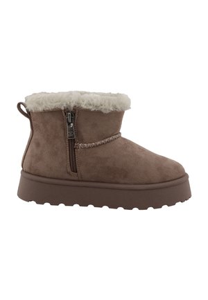 Stivaletto alla caviglia in suede marrone con cerniera laterale, suola spessa e fodera in pile bianco lungo il bordo superiore per calore e comfort.