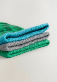 Thumbnail Image 6