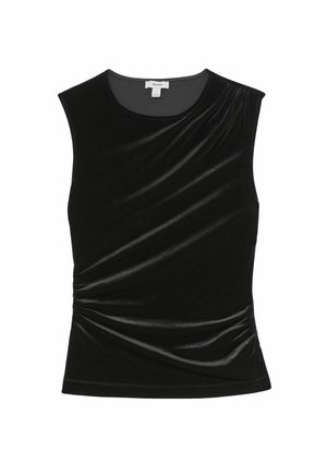 Črni žametni top brez rokavov z nabranim dizajnom spredaj in gladko teksturo, z okroglim ovratnikom in telesno prilagojeno silhueto.
