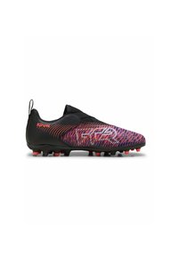 Scarpe da calcio nere con un motivo a gradiente multicolore, superficie testurizzata e tacchetti rossi sulla suola. Design slip-on con linguetta.