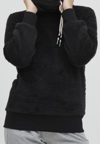 Oxmo Felpa - black