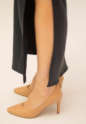 Tacones - cookie dough