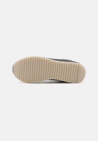 Calvin Klein RUNNER LACE UP - Joggesko - black/sand pebble