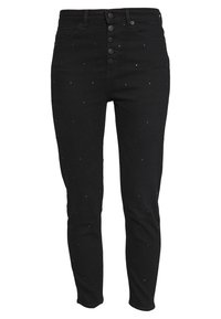 Černé džíny s vysokým pasem a těsným střihem, s knoflíkovým zapínáním a malými čtvercovými ozdobami rovnoměrně rozloženými po látce.