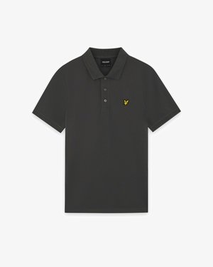 Mørk grå poloskjorte laget av bomull, med tre knapper, korte ermer og en liten gul brodert logo på brystet.